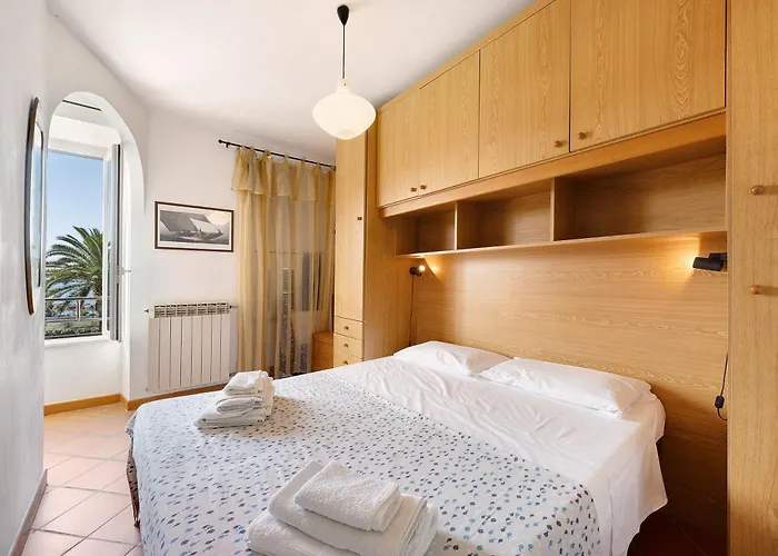 Celsi Apartman Moneglia